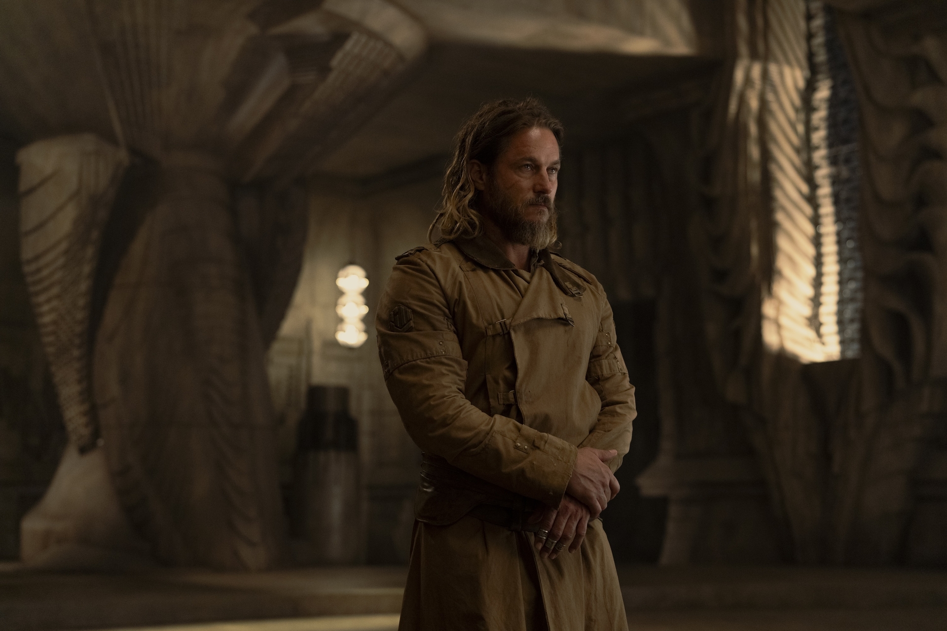 Desmond Hart (Travis Fimmel) standing at the ready in Dune Prophecy