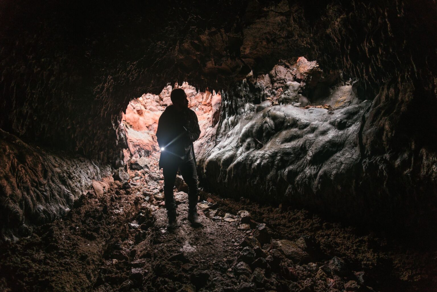 Donkey Kong Bananza’s Altitude Gimmick Is Quietly Fatiguing Late-Game Players A dark underground cave environment with layered rock formations, representing vertical level design