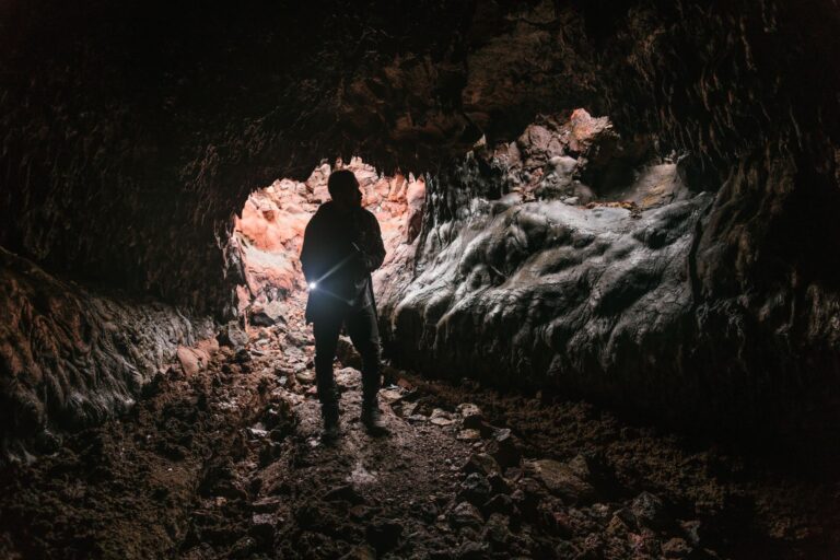 Donkey Kong Bananza’s Altitude Gimmick Is Quietly Fatiguing Late-Game Players A dark underground cave environment with layered rock formations, representing vertical level design