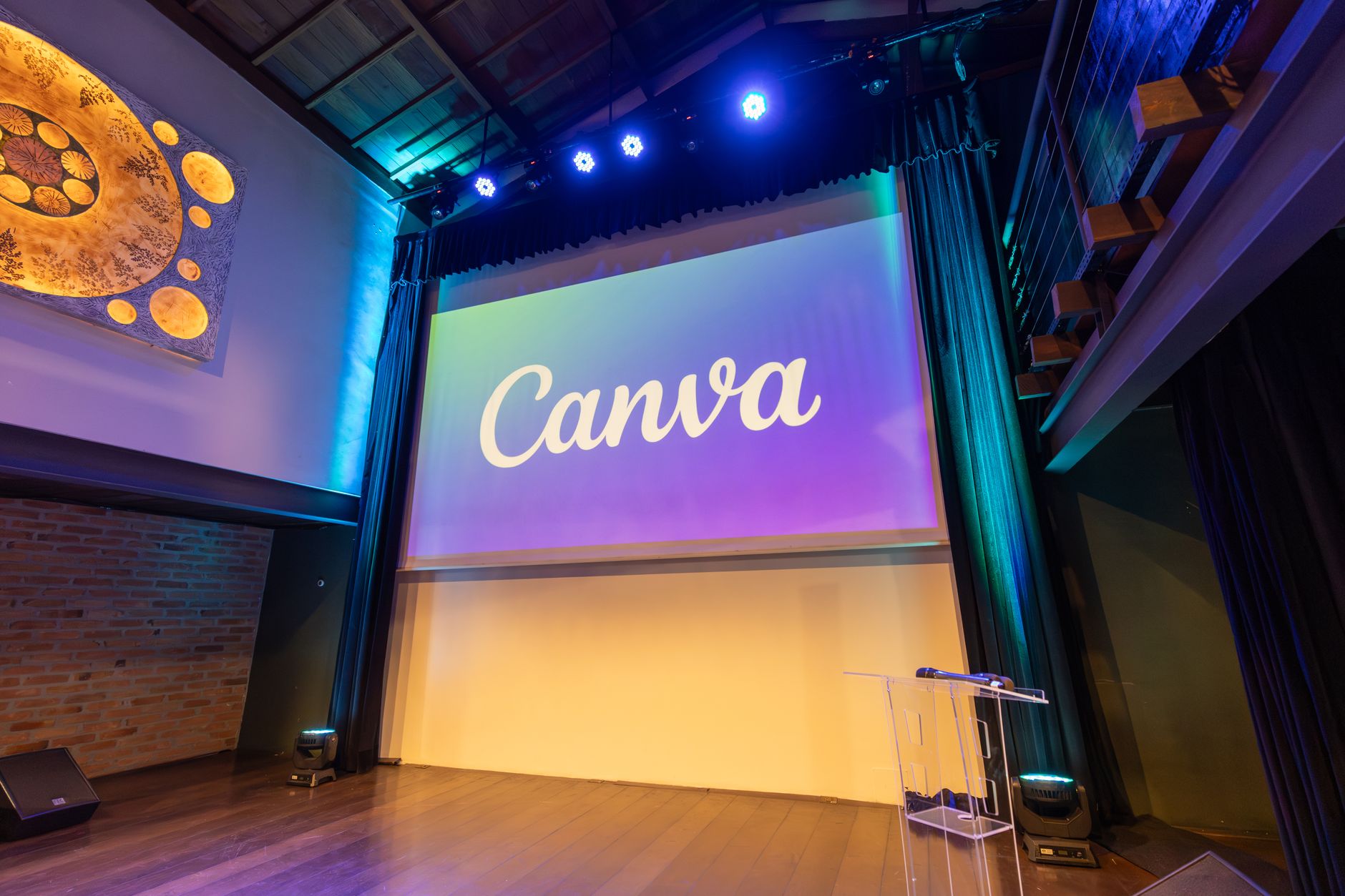 An empty presentation stage with bright lighting, representing the absence of an expected announcement