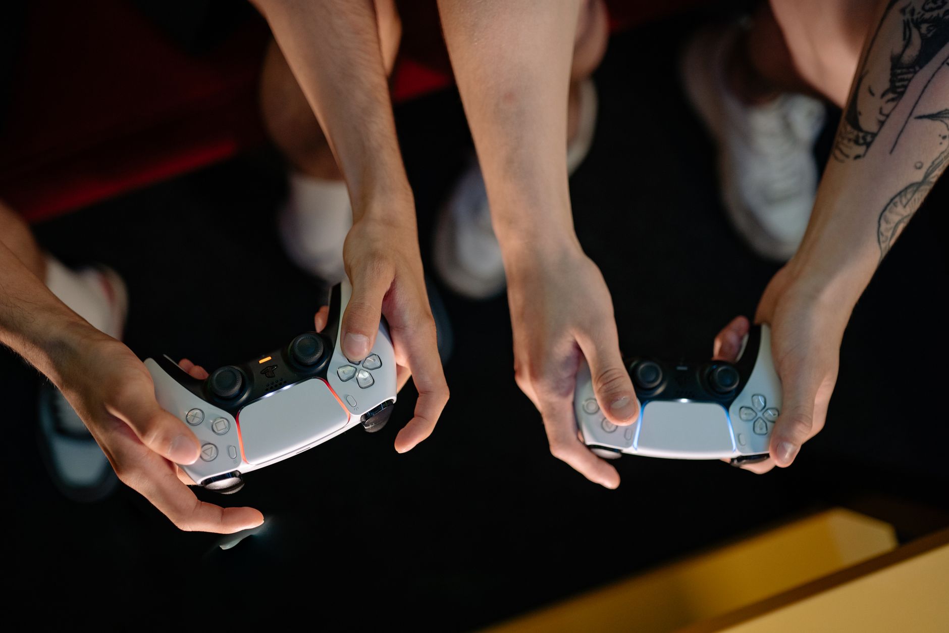 A player holding a gaming controller, representing the fan experience of playing Donkey Kong Bananza
