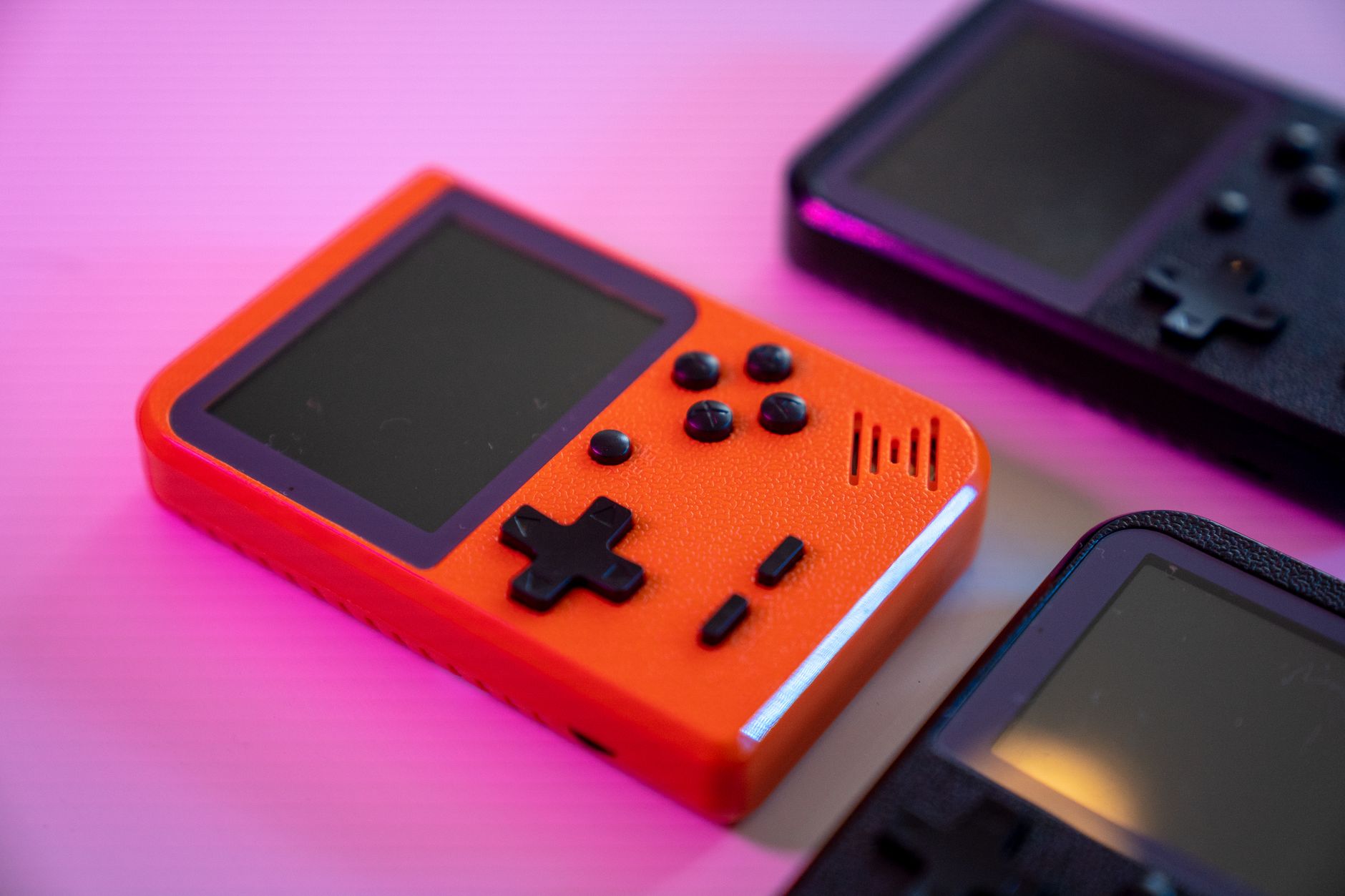 A retro video game screen, evoking the classic Donkey Kong Country era that Kremling fans are comparing Bananza against