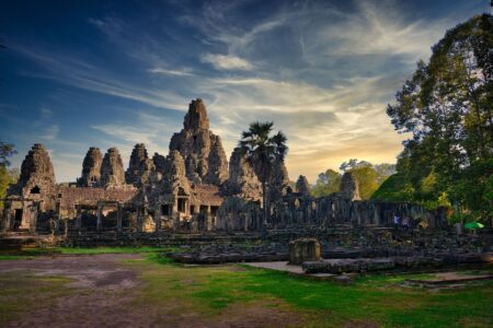 Donkey Kong Bananza’s Absent Tiki Tak Tribe Nods Are Alienating DKCR Fans Stone temple surrounded by dense jungle foliage, evoking tropical adventure game environments